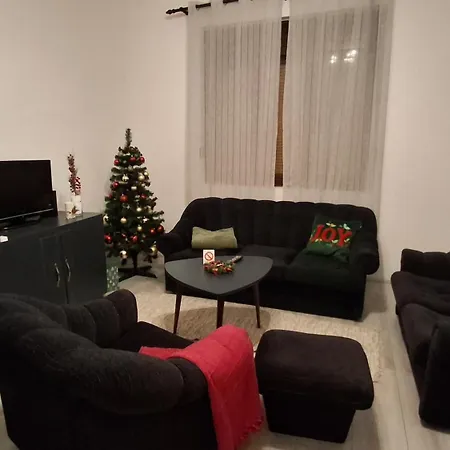 Komoc Apartment *